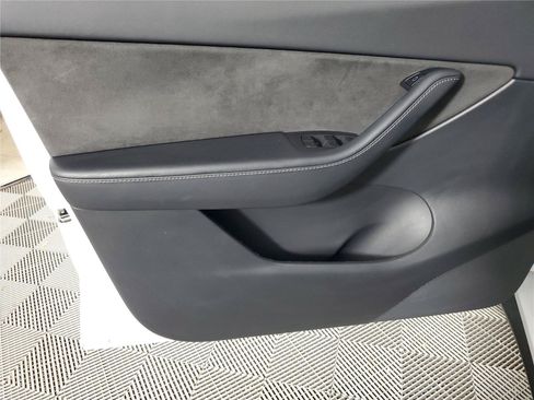 Used 2022 Tesla Model Y Performance AWD/4WD image 17