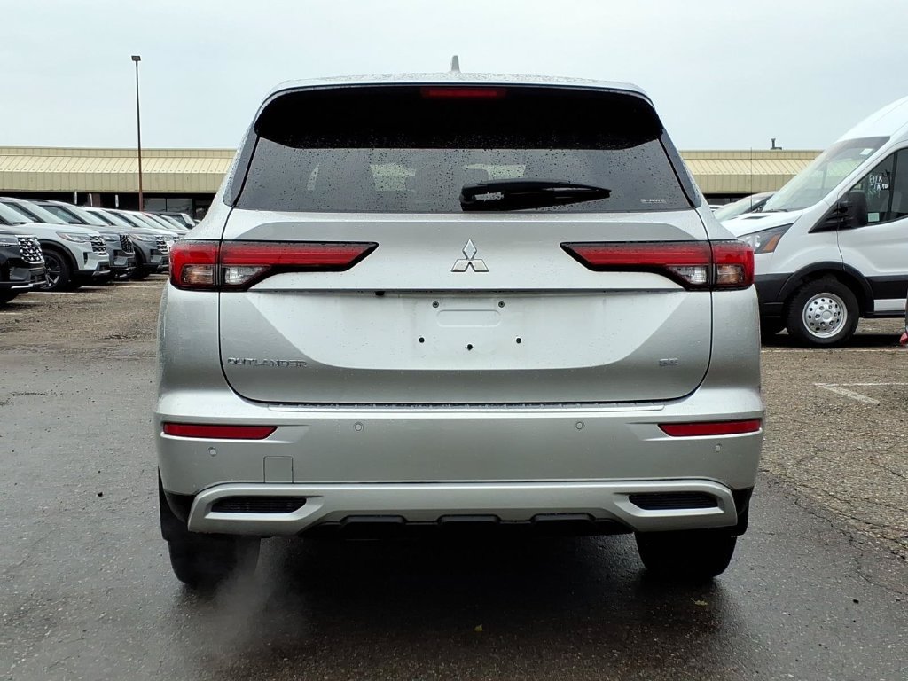 Used 2023 Mitsubishi Outlander SE AWD/4WD image 4