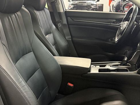 Used 2018 Honda Accord Touring image 15