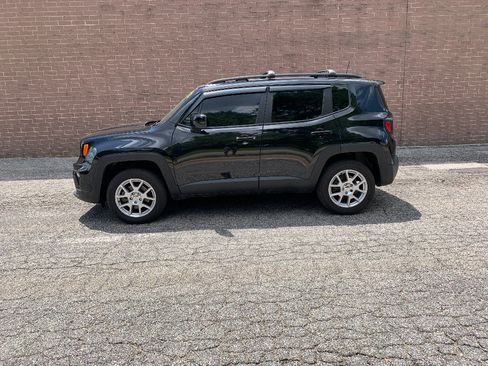 Used 2021 Jeep Renegade Latitude AWD/4WD image 2