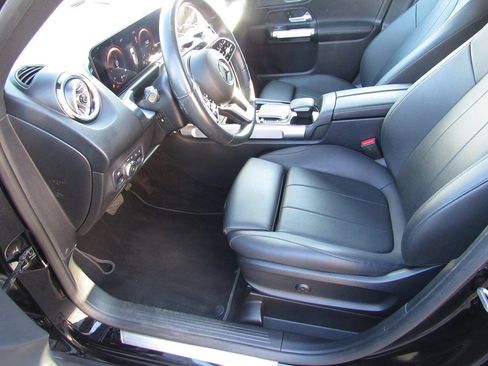 Used 2023 Mercedes-Benz GLB 250 4MATIC image 18