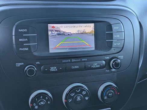 Used 2016 Kia Soul + image 14