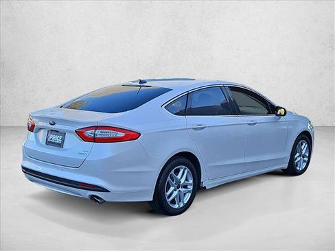 Used 2016 Ford Fusion SE w/ Equipment Group 202A FWD image 5
