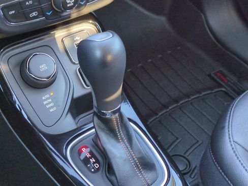 Used 2018 Jeep Compass Limited image 27