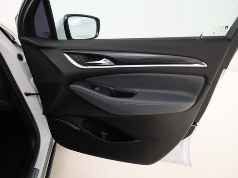 Used 2024 Buick Enclave Essence w/ Technology Package image 22