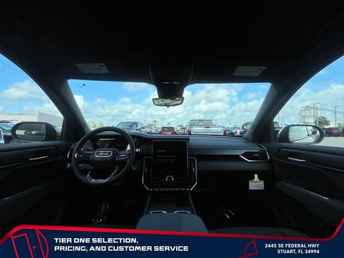 New 2026 GMC Acadia AT4 w/ Luxury Package AWD/4WD image 15