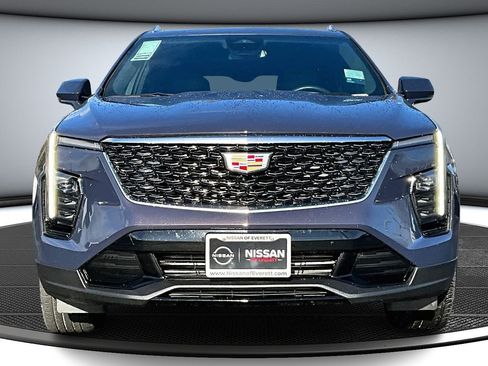 Used 2024 Cadillac XT4 Premium Luxury image 2