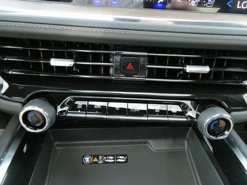 New 2026 Chevrolet Suburban High Country image 30