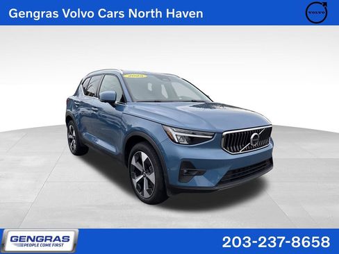 Certified 2025 Volvo XC40 B5 Plus image 1