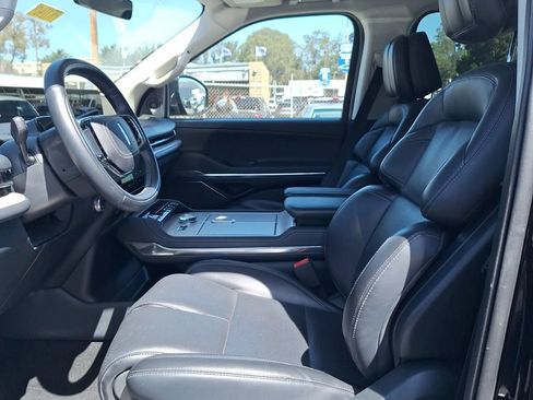 Used 2025 Lincoln Navigator Reserve AWD/4WD image 11