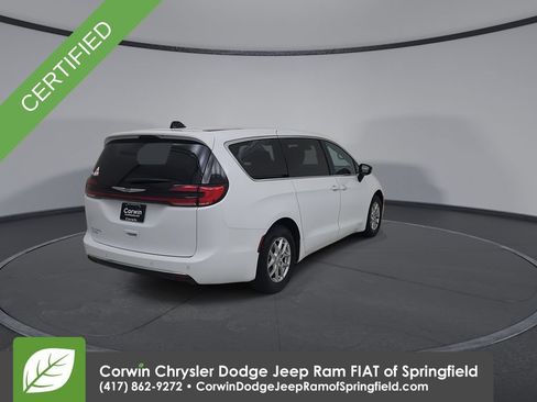 Used 2024 Chrysler Pacifica Touring-L FWD image 14
