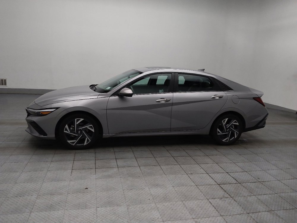 Used 2025 Hyundai Elantra SEL FWD image 2