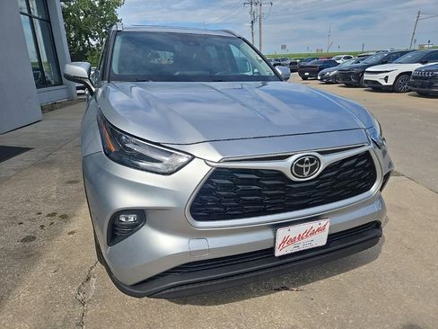 Used 2022 Toyota Highlander XLE image 21