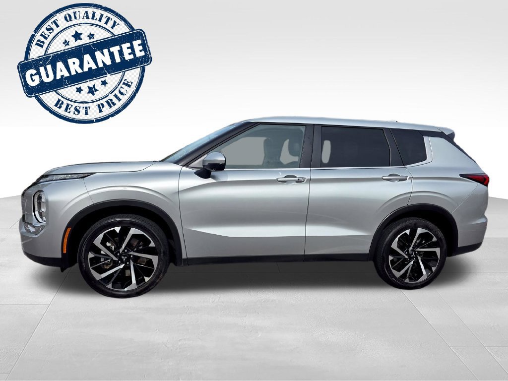Used 2023 Mitsubishi Outlander SE FWD image 3