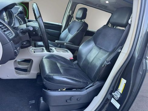 Used 2012 Chrysler Town & Country Limited w/ Luxury Group FWD image 12