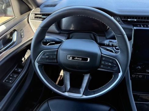 Used 2024 Jeep Grand Cherokee Limited image 15