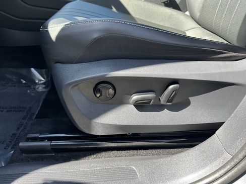 Certified 2024 Volkswagen Tiguan SE image 21