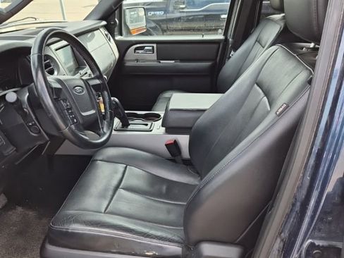 Used 2017 Ford Expedition XLT w/ Equipment Group 202A AWD/4WD image 9