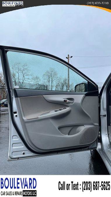 Used 2013 Toyota Corolla L FWD image 12