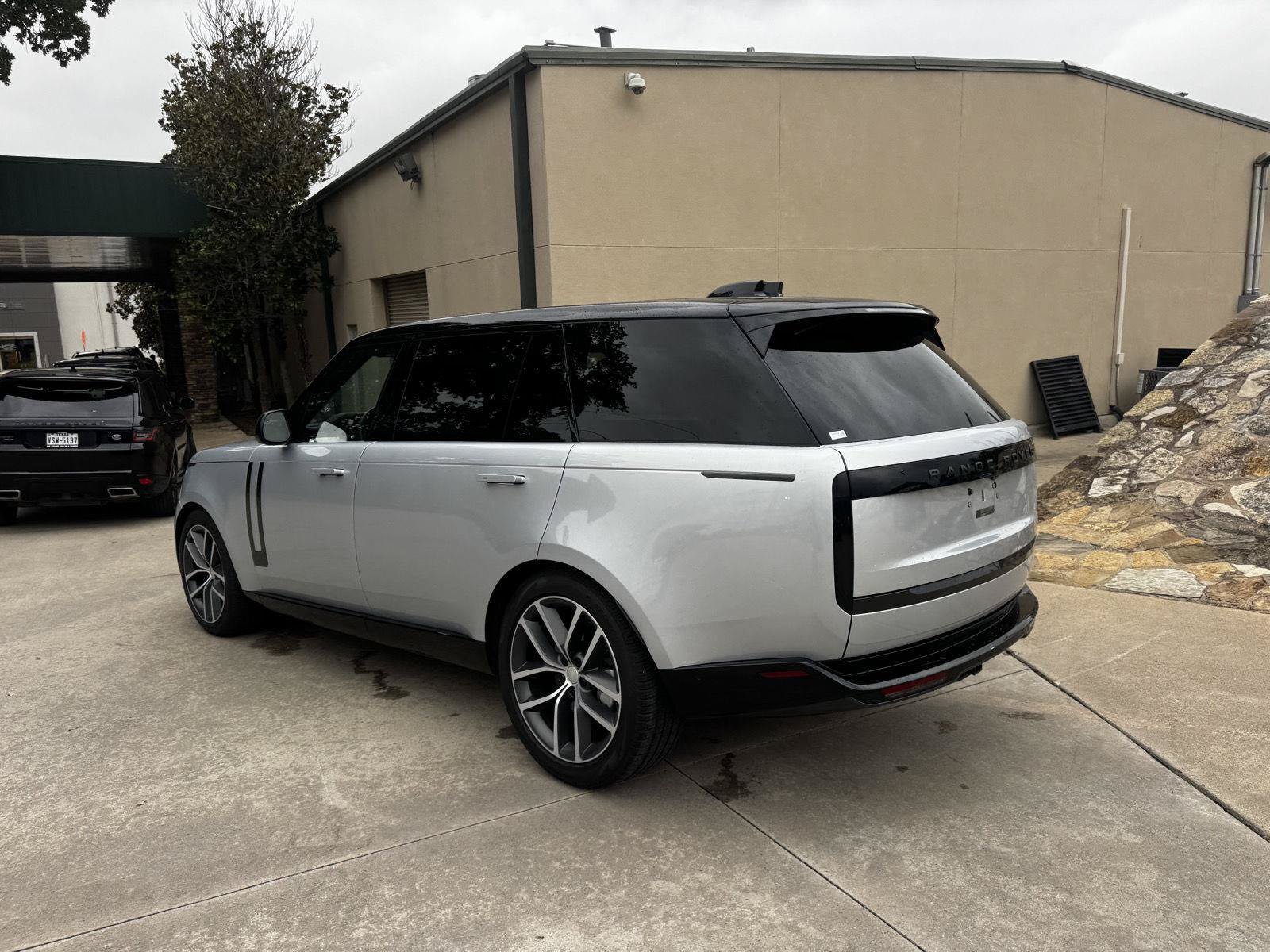 Certified 2025 Land Rover Range Rover Long Wheelbase SE AWD/4WD image 6