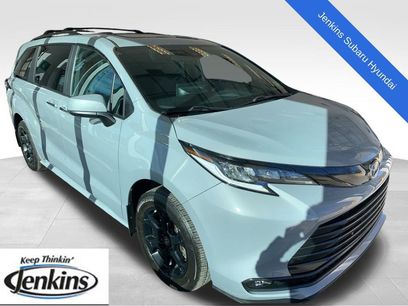 Used 2025 Toyota Sienna XLE Woodland Edition