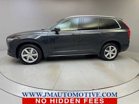 Used 2021 Volvo XC90 T6 Momentum image 2