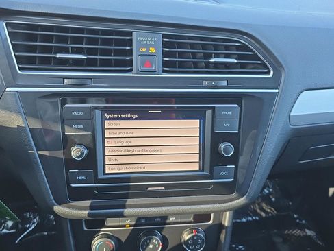 Used 2021 Volkswagen Tiguan S image 18