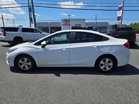 Used 2017 Chevrolet Cruze LS FWD image 8