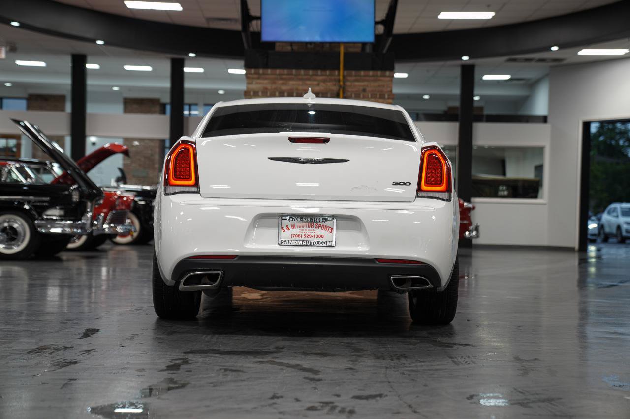 Used 2023 Chrysler 300 Touring w/ Sport Appearance Package RWD image 14