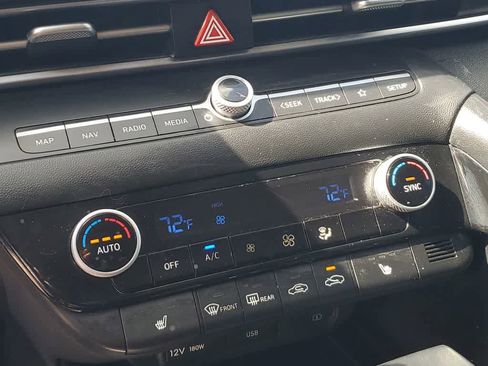 Used 2023 Hyundai Elantra SEL w/ Convenience Package image 27