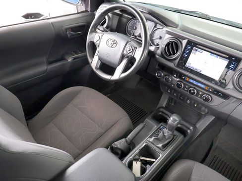 Used 2017 Toyota Tacoma TRD Sport w/ Premium & Technology Package AWD/4WD image 15