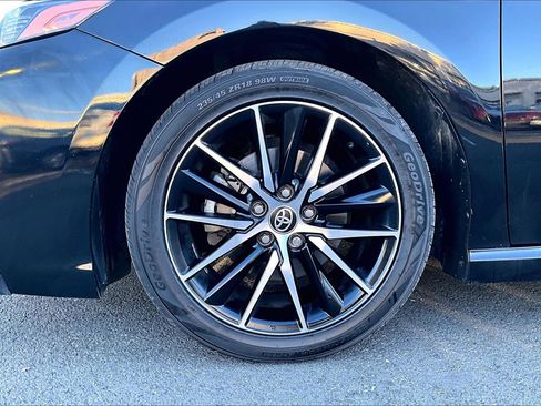 Used 2021 Toyota Camry SE w/ Cold Weather Package FWD image 9