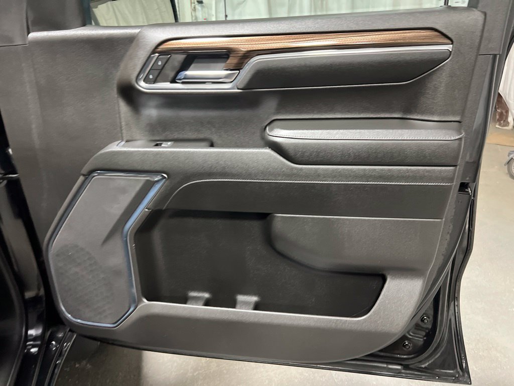 Used 2024 Chevrolet Silverado 1500 LT AWD/4WD image 11