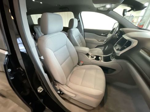 Used 2022 GMC Acadia SLE image 25