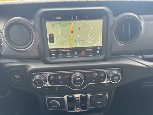 Used 2022 Jeep Gladiator Willys image 18