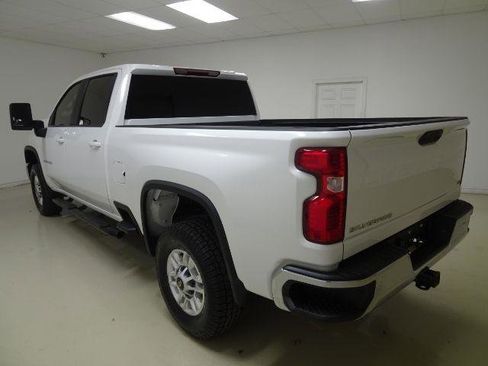 Used 2024 Chevrolet Silverado 2500 LT w/ Convenience Package image 4
