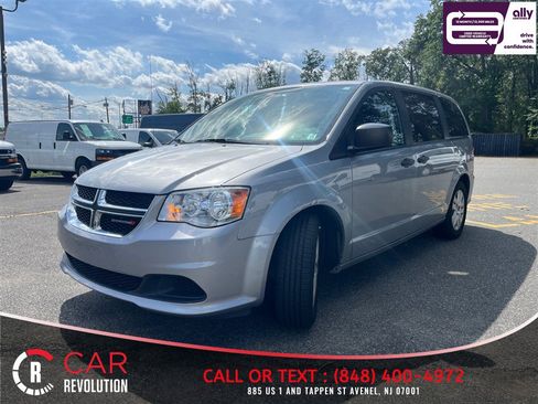 Used 2019 Dodge Grand Caravan SE FWD image 3