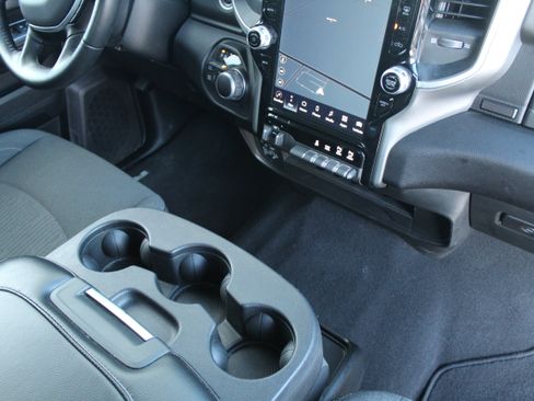 Used 2024 RAM 2500 Big Horn w/ Sport Appearance Package image 17