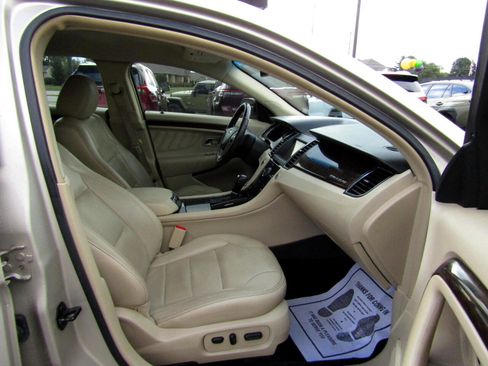 Used 2017 Ford Taurus Limited image 28