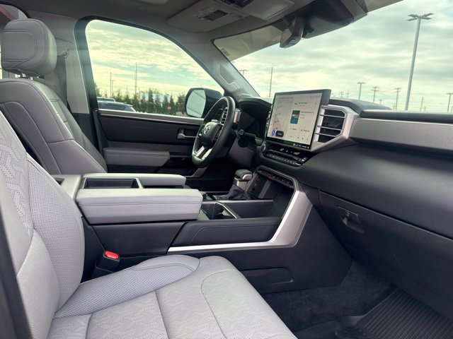 Used 2024 Toyota Tundra Limited AWD/4WD image 29