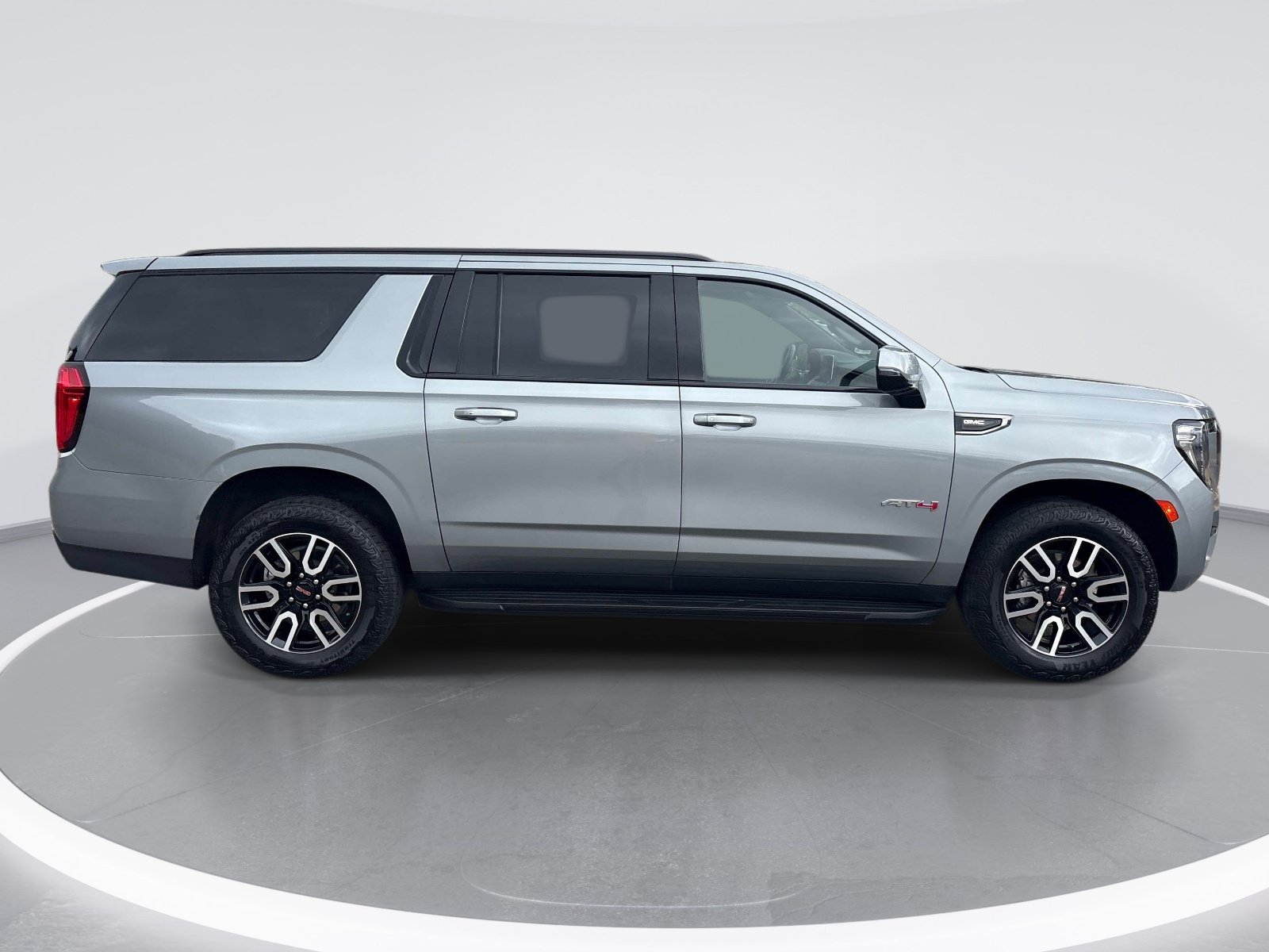 Used 2023 GMC Yukon XL AT4 AWD/4WD image 9