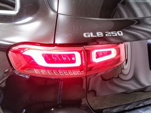 Certified 2023 Mercedes-Benz GLB 250 image 7