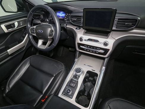 Used 2023 Ford Explorer XLT w/ Equipment Group 202A image 18