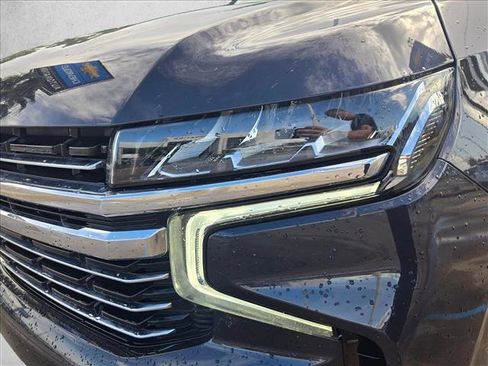 Used 2024 Chevrolet Suburban LT RWD image 9