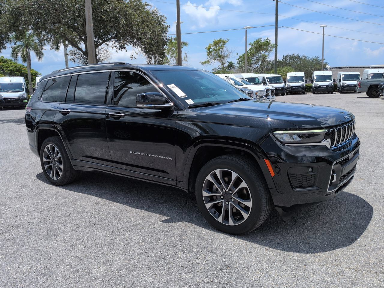 Used 2021 Jeep Grand Cherokee L Overland w/ Luxury Tech Group IV RWD image 2