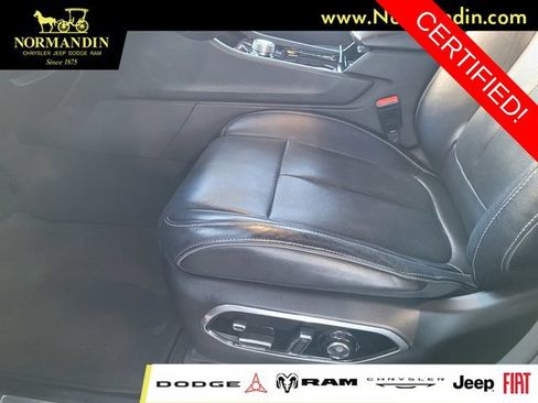 Certified 2022 Jeep Grand Cherokee Overland w/ Luxury Tech Group IV AWD/4WD image 16