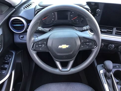 Used 2024 Chevrolet Trax LS w/ LS Convenience Package FWD image 17