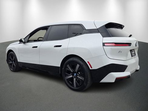 Used 2024 BMW iX xDrive50 w/ Premium Package image 5