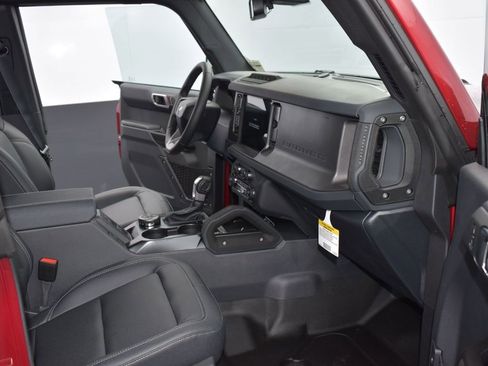 New 2025 Ford Bronco Badlands image 17