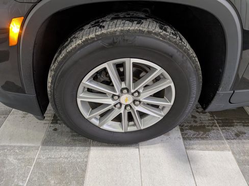 Used 2023 Chevrolet Traverse LT image 7